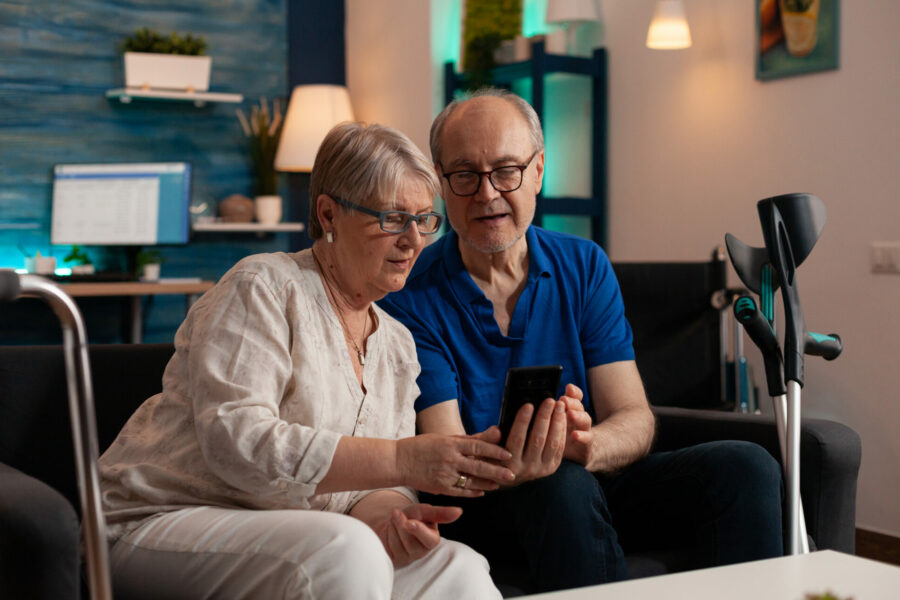5 beneficios para las personas mayores de reducir la brecha digital