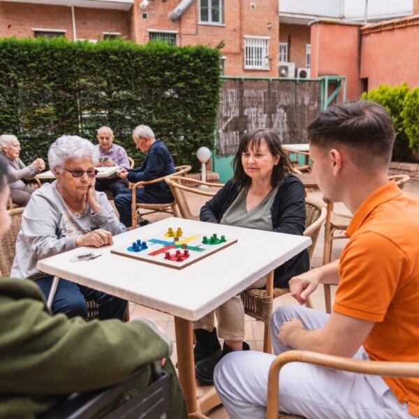 Juegos de mesa en residencias de mayores