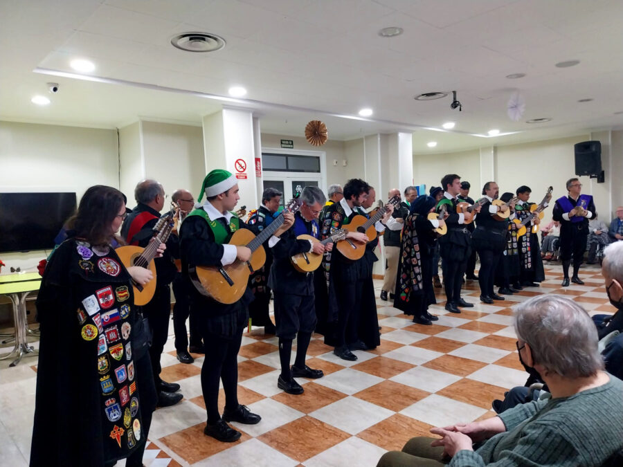 Música en la tercera edad para celebrar, compartir y conectar