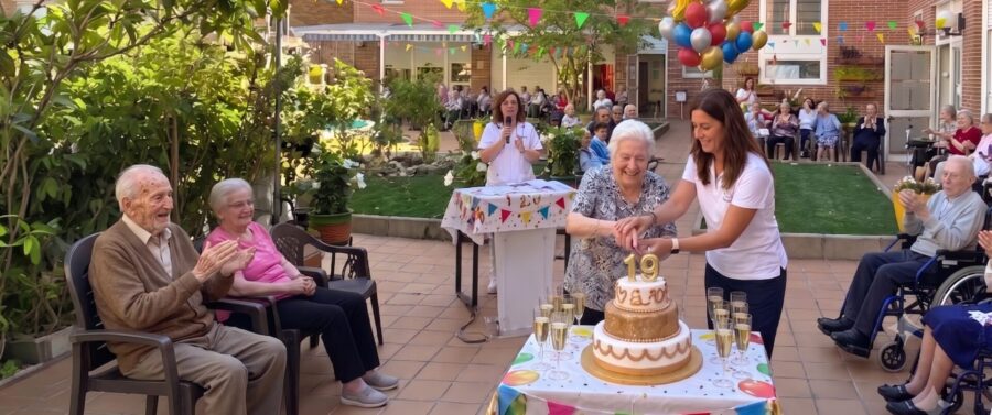 Los Nogales Reina Victoria viaja a los años 60 para celebrar su aniversario