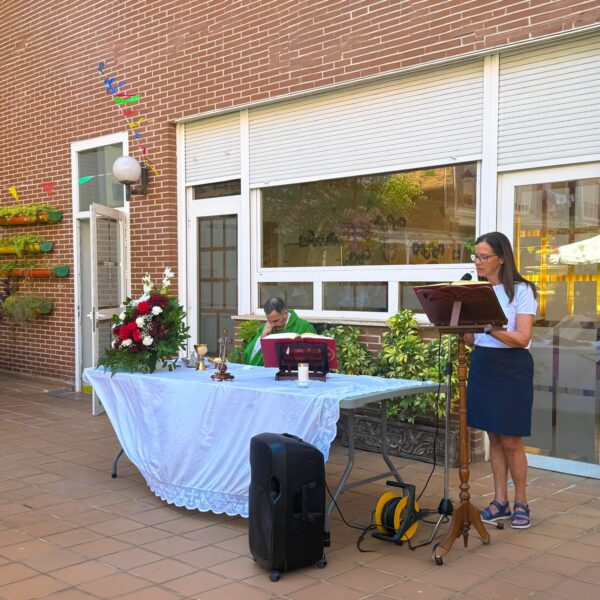 misa jardín-2 Aniversario Los Nogales Reina Victoria